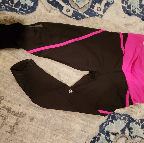 Lululemon workout capris - Picture 3 of 3